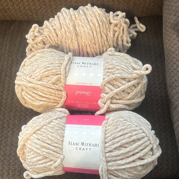 Isaac Mizrahi Other - Isaac Mizrahi Craft Soft Cream Yarn